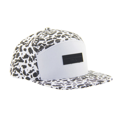 Moda em todo o mundo Imprimir 5 Caps de campo de painel com logotipo em relevo em pele em frente