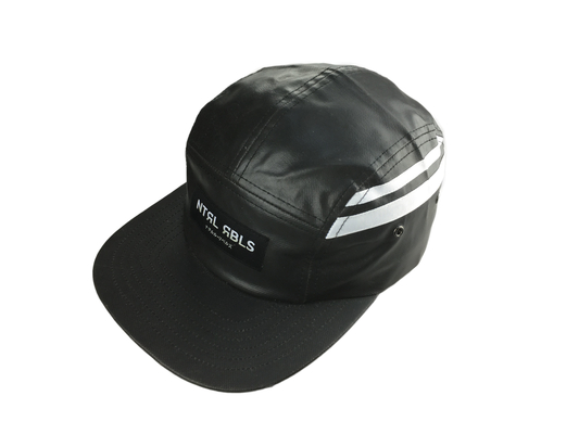 Capuz de campo de 5 painéis com visor de PU plano e logotipo de etiqueta tecido