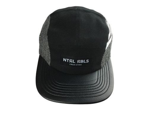 Capuz de campo de 5 painéis com visor de PU plano e logotipo de etiqueta tecido