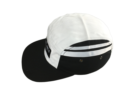 Capuz de campo de 5 painéis com visor de PU plano e logotipo de etiqueta tecido