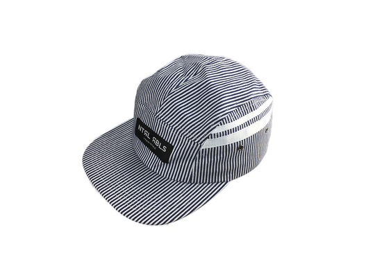 Capuz de campo de 5 painéis com visor de PU plano e logotipo de etiqueta tecido